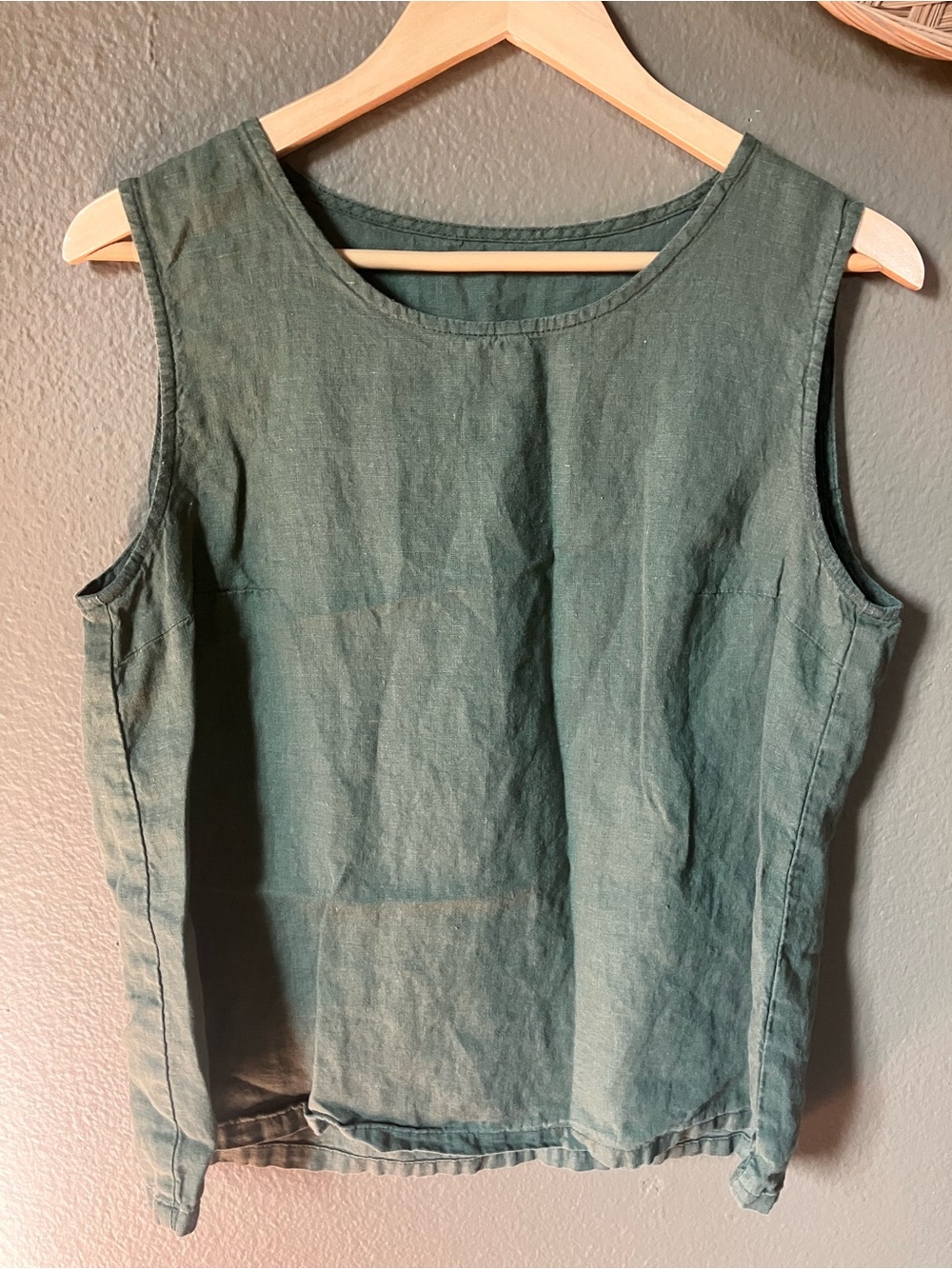 Women’s Sleeveless Linen Top in Khaki Green
